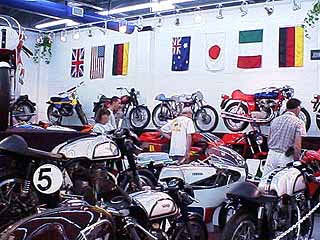 �o�C�N�~���[�W�A��